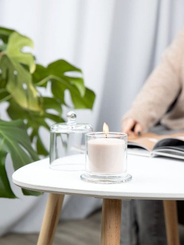 Ароматическая свеча Elven, гиацинт и древесина груши — 8 марта с логотипом