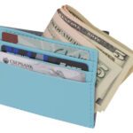 Чехол для карточек и купюр Weekend из ПВХ, голубой — 8 марта с логотипом