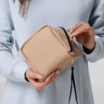 Дорожная косметичка Cubo, бежевая — 8 марта с логотипом