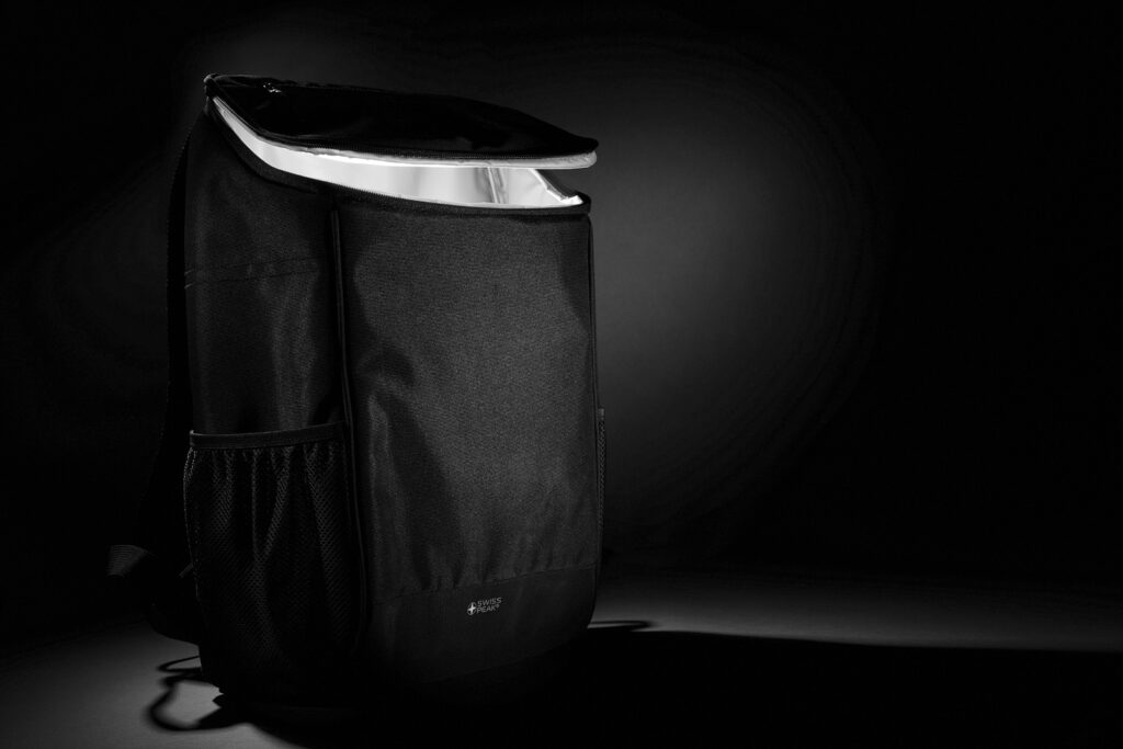 Рюкзак-холодильник Swiss Peak из RPET AWARE™ 1200D — Сумки женские с логотипом