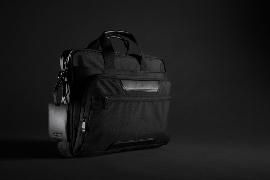 Сумка для ноутбука Swiss Peak Voyager из RPET AWARE™, 15,6″ — Сумки женские с логотипом
