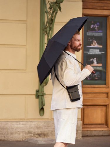 Зонт складной Cloudburst в подарочной упаковке, черный — 8 марта с логотипом